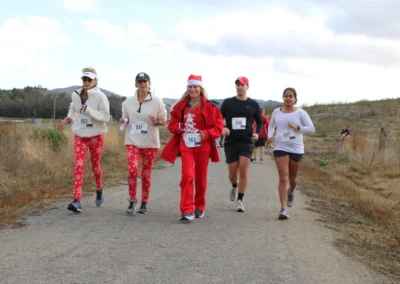 people walking and running in holiday themed 5k/10k