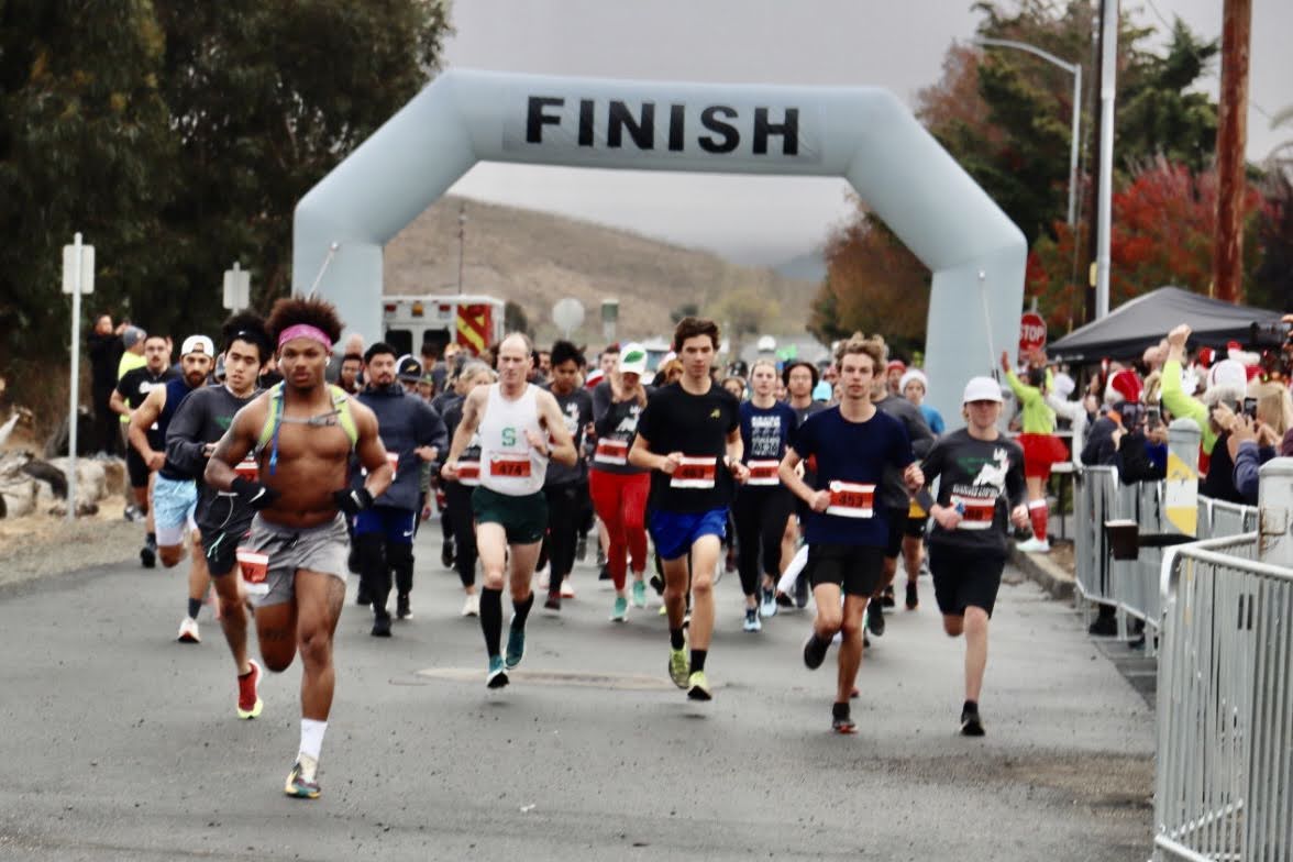 Runners start at the reindeer run