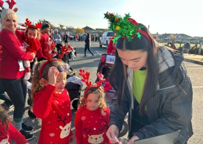 TEEN WILD volunteer facpaintg two your girls at reindeer run